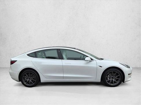 Used 2019 Tesla Model 3 Standard Range Plus image 4