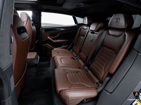 Used 2025 Lamborghini Urus SE image 49