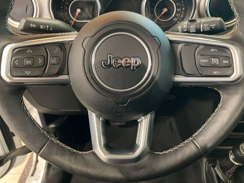 Used 2019 Jeep Wrangler Unlimited Sahara AWD/4WD image 14
