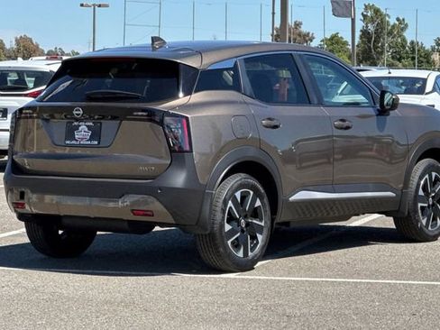 New 2025 Nissan Kicks SV image 4