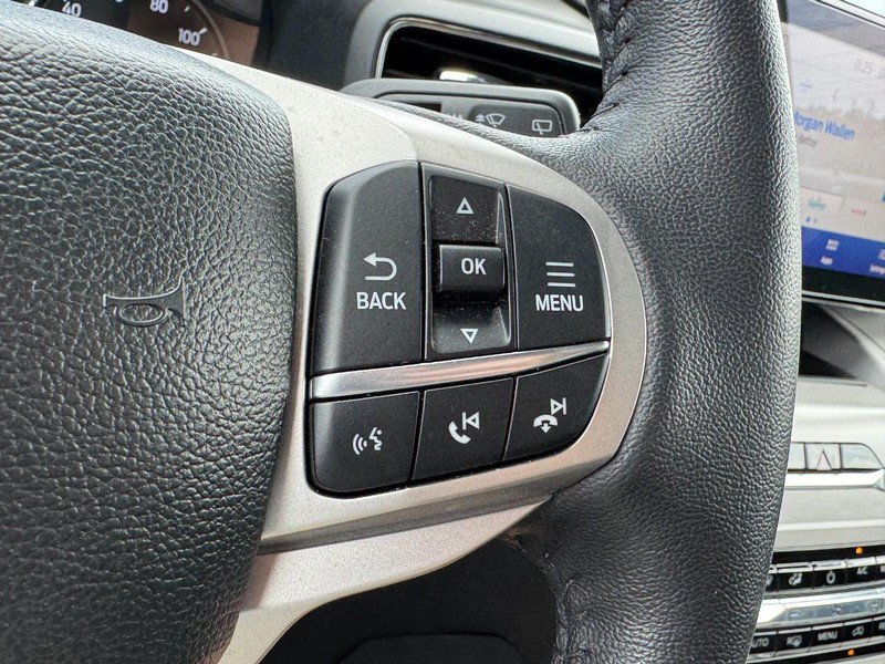 Used 2024 Ford Explorer XLT AWD/4WD image 17