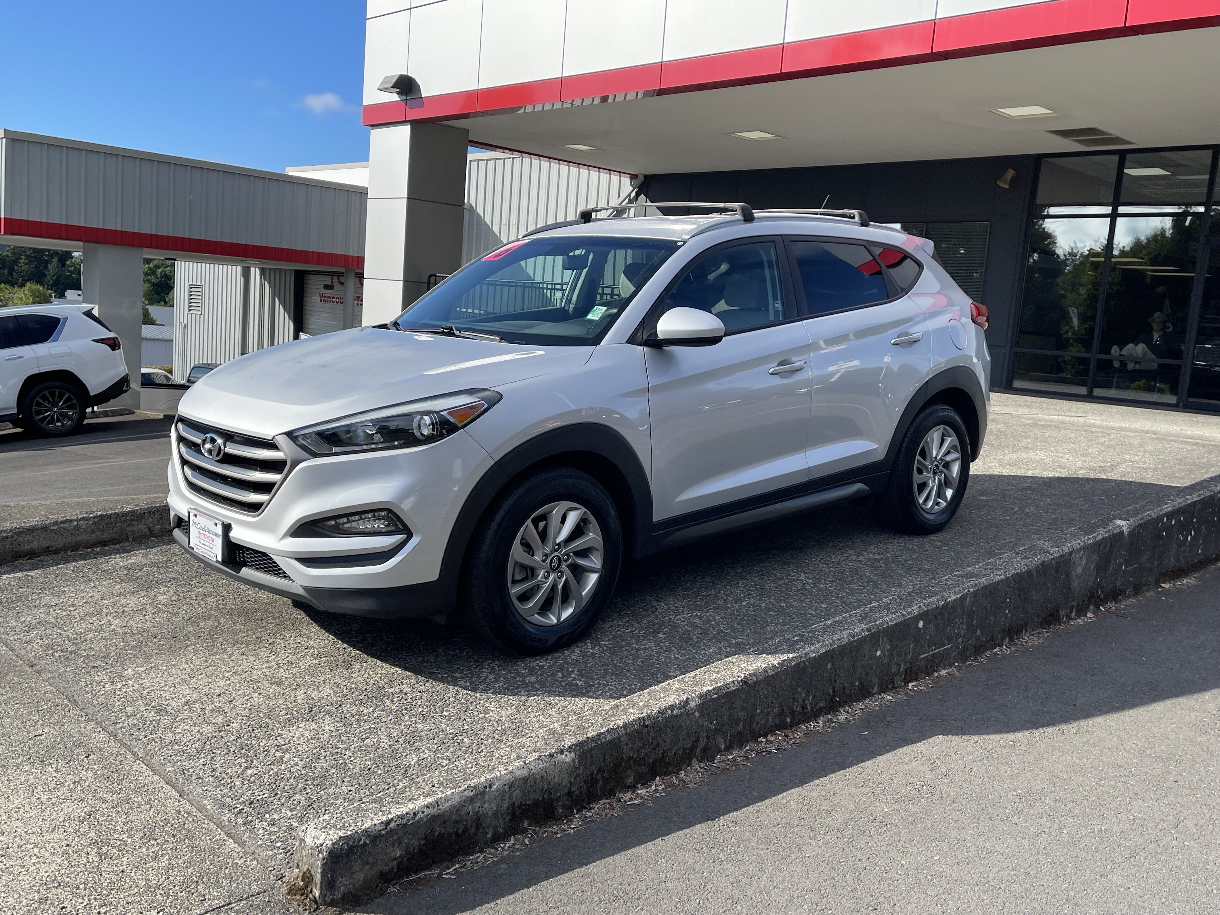 Used 2016 Hyundai Tucson SE w/ Option Group 02 FWD image 4