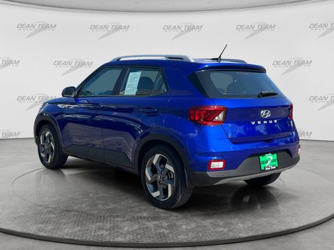 Used 2024 Hyundai Venue SEL FWD image 5