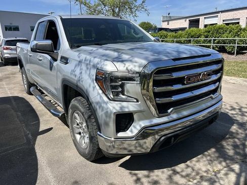 Used 2019 GMC Sierra 1500 SLE w/ SLE Value Package AWD/4WD image 3