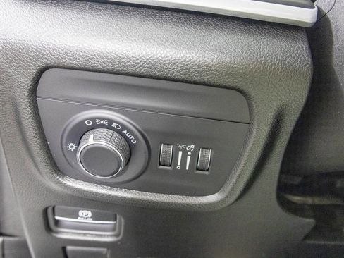 New 2025 Jeep Grand Cherokee Altitude image 18