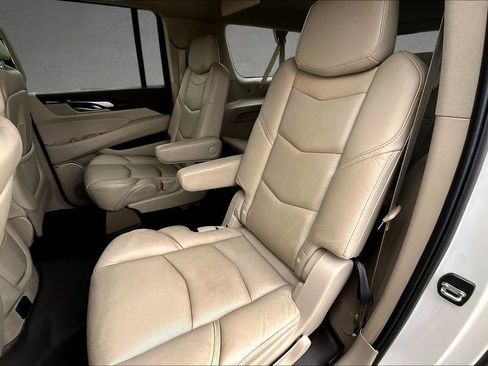 Used 2017 Cadillac Escalade ESV Luxury image 27