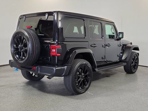 Used 2023 Jeep Wrangler Unlimited Sahara AWD/4WD image 6