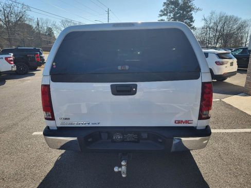 Used 2009 GMC Sierra 1500 SLT w/ Suspension Package, Off-Road image 4