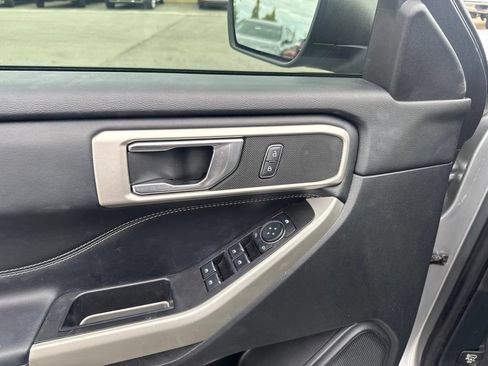 Used 2020 Ford Explorer XLT w/ Equipment Group 202A RWD image 22