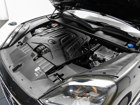 Used 2025 Porsche Cayenne GTS AWD/4WD image 65