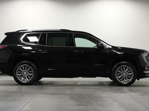 Used 2026 GMC Acadia Denali w/ LPO, Floor Liner Package AWD/4WD image 3
