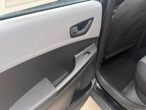 Used 2018 Hyundai Kona SE image 17