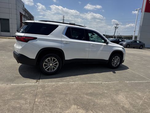 Used 2023 Chevrolet Traverse LT FWD image 18
