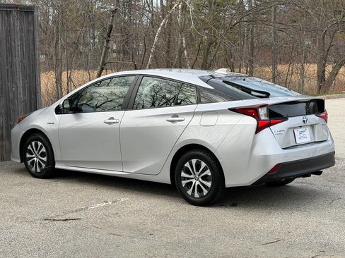 Used 2020 Toyota Prius LE AWD/4WD image 6