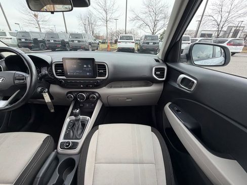 Used 2021 Hyundai Venue SEL w/ Cargo Package image 19