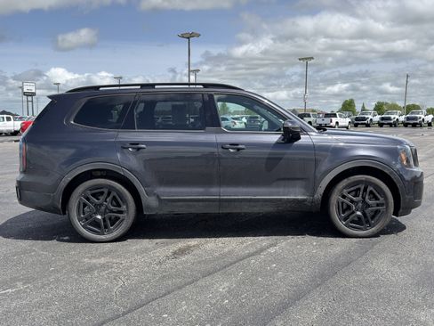 Used 2025 Kia Telluride SX X-Line AWD/4WD image 2