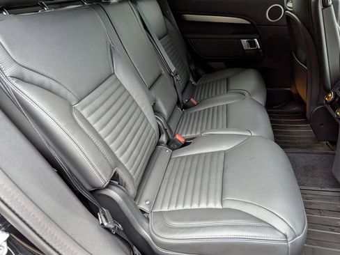 New 2025 Land Rover Discovery Dynamic SE image 17