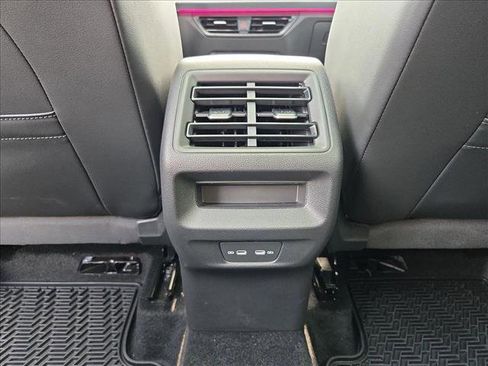 Used 2026 Volkswagen Tiguan SE R-Line image 17