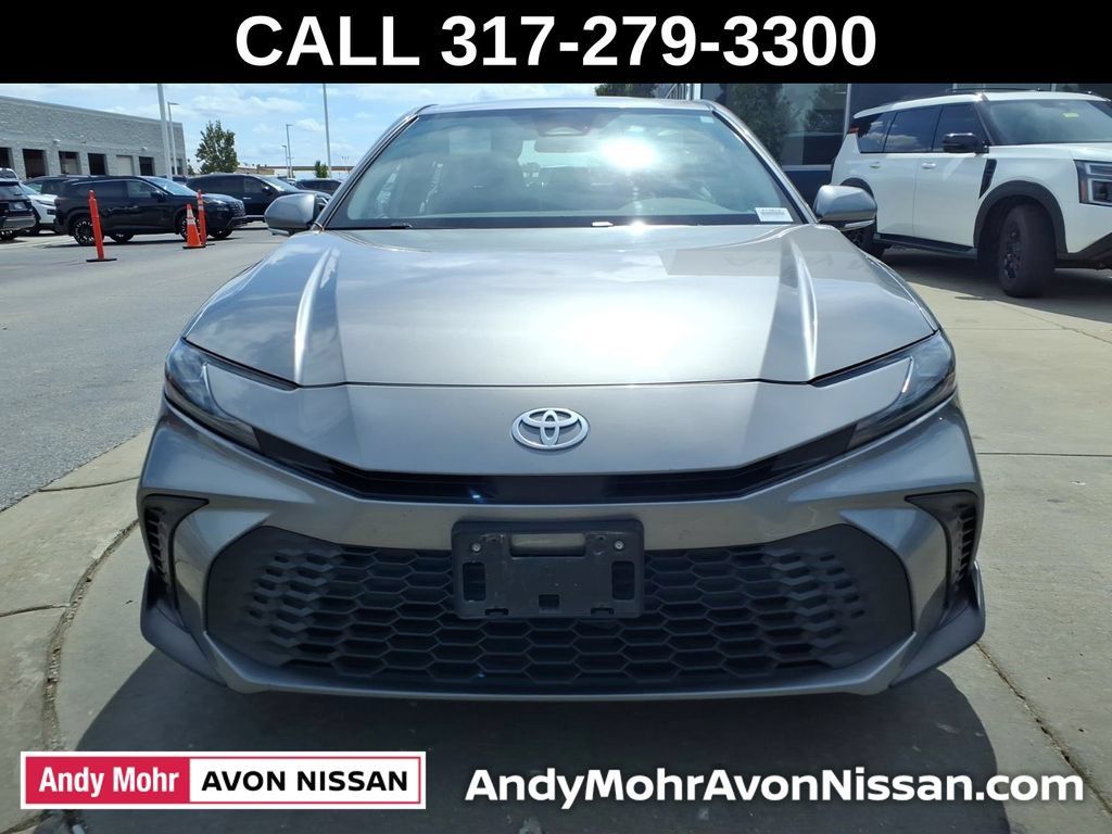 Used 2025 Toyota Camry SE FWD image 3