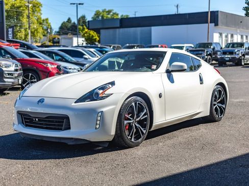 Used 2020 Nissan 370Z Coupe RWD image 4