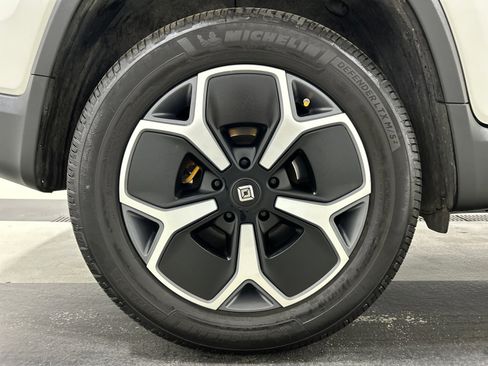 Used 2022 Rivian R1T Adventure image 12