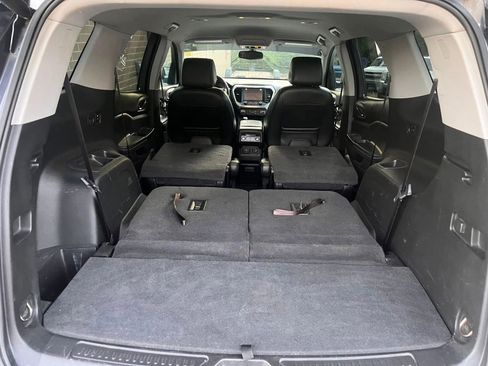 Used 2018 GMC Acadia SLT w/ LPO, Floor Liner Package FWD image 23