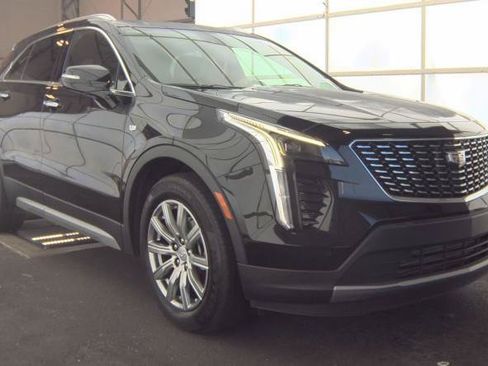 Used 2023 Cadillac XT4 Premium Luxury FWD image 2
