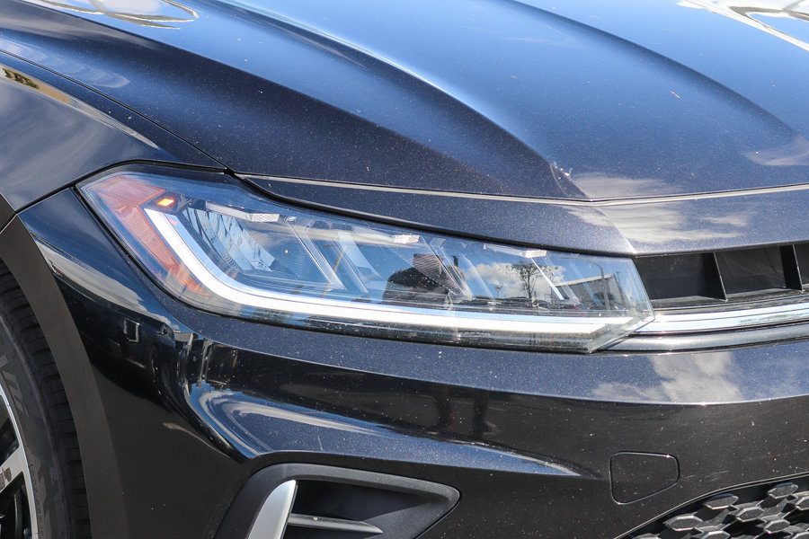 Used 2025 Volkswagen Jetta SE FWD image 4