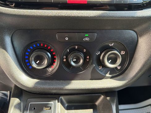 Used 2019 RAM ProMaster City Tradesman FWD image 23
