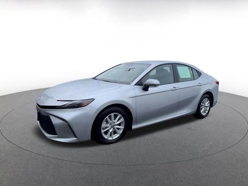 Used 2025 Toyota Camry LE image 8