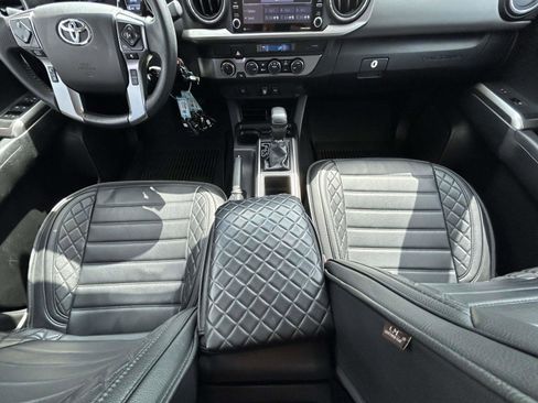 Used 2021 Toyota Tacoma SR5 AWD/4WD image 12