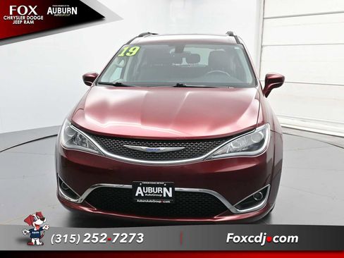 Used 2019 Chrysler Pacifica Touring-L Plus FWD image 3