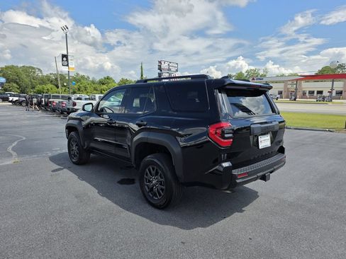 Used 2025 Toyota 4Runner SR5 AWD/4WD image 4