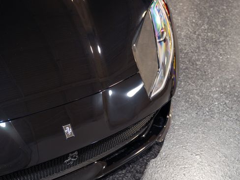 Used 2018 Ferrari 812 Superfast RWD image 19