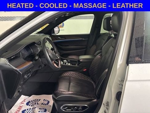 Used 2022 Jeep Grand Cherokee Summit w/ Luxury Tech Group V AWD/4WD image 2