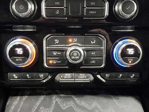 Used 2021 GMC Yukon XL Denali image 21