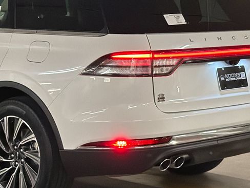 New 2027 Lincoln Aviator AWD image 7