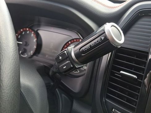 Used 2023 Nissan Titan PRO-4X w/ Pro-4x Convenience Package image 17