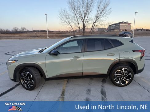 Used 2024 Chevrolet Trax RS w/ Sunroof Package image 2