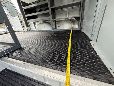 Used 2004 Chevrolet Astro image 10