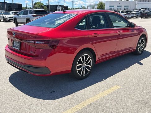 Certified 2025 Volkswagen Jetta SE FWD image 6
