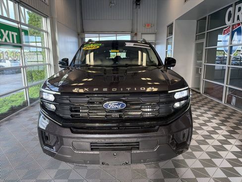 Used 2025 Ford Expedition Active AWD/4WD image 2