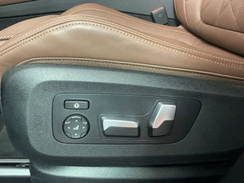 Certified 2025 BMW X5 xDrive50e w/ Premium Package image 21