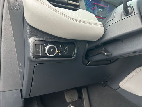 Used 2025 Ford Explorer Active w/ Active Comfort Package image 19