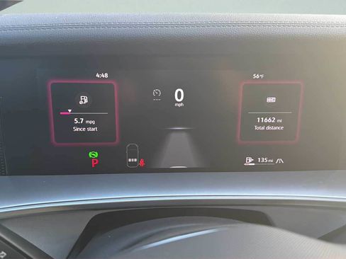 Used 2025 Volkswagen Tiguan SE R-Line image 27