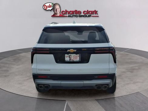 Used 2026 Chevrolet Traverse LT FWD image 4