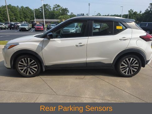 Used 2022 Nissan Kicks SV FWD image 3