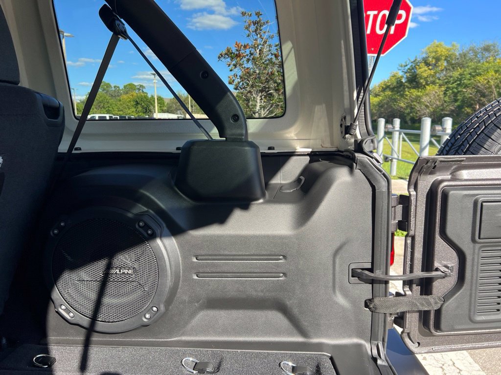 Used 2025 Jeep Wrangler Unlimited Sahara w/ Technology Group AWD/4WD image 23