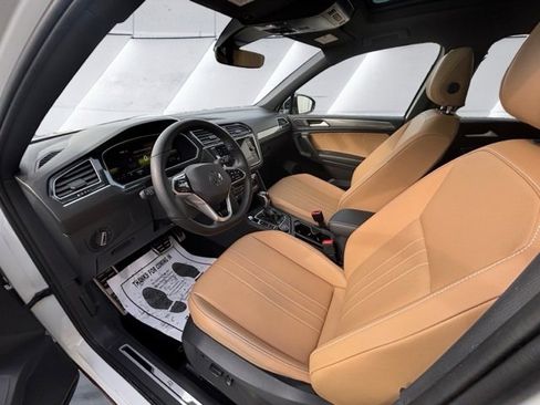 Used 2023 Volkswagen Tiguan SE R-Line image 14