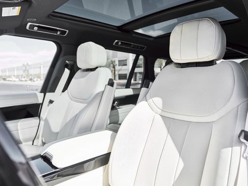 Used 2026 Land Rover Range Rover Long Wheelbase SE image 46